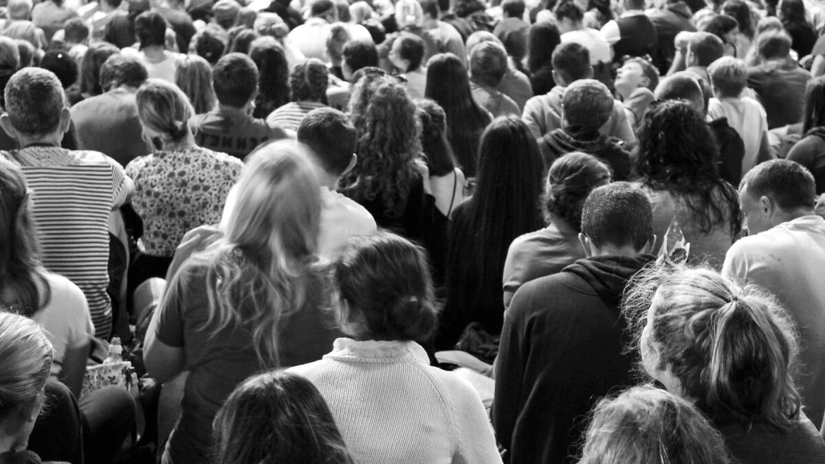 钱买不到体面:当一个社会用存款余额定义人的价值